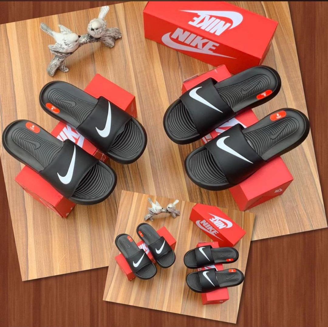 CLAQUETTES NIKE VICTORI ONE