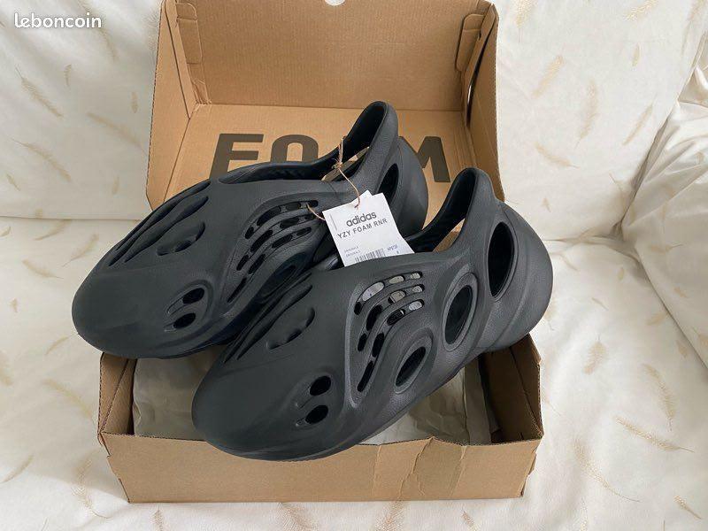 YEEZY FOAM RUNNER